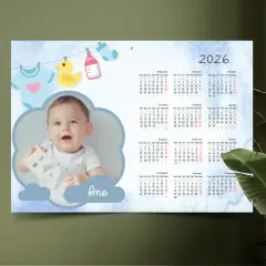 Personalizirani foto kalendar sa slikama – plavi baby dizajn s motivima patkice i igračaka, Puna.hr