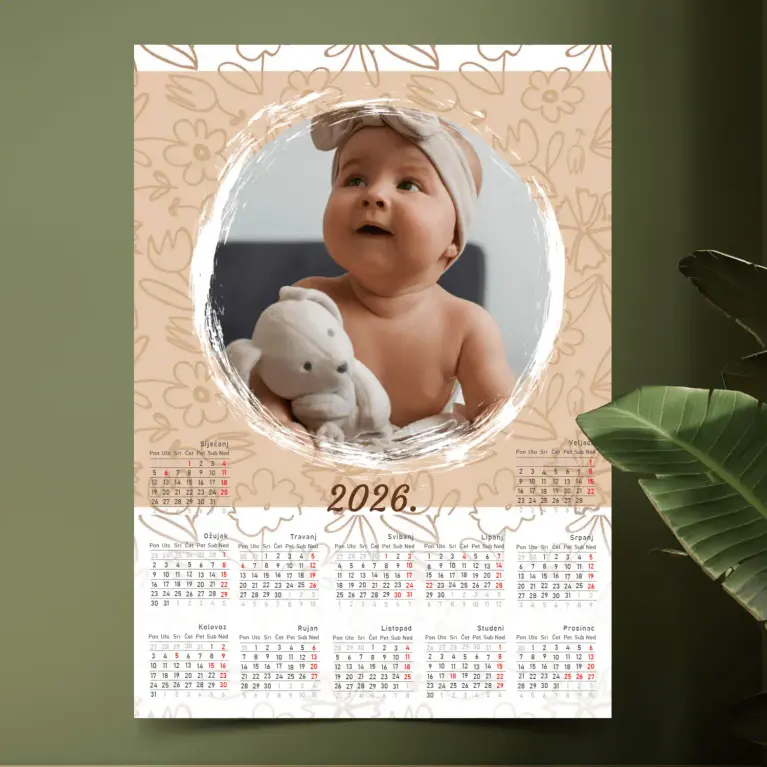 Personalizirani foto kalendar sa slikama – nježni bež tonovi i motiv cvijeća, savršen kalendar za bebe, Puna.hr
