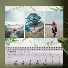 Personalizirani zidni kalendar u zlatno-zelenom dizajnu s tri fotografije – idealan za putovanje ili vjenčanje