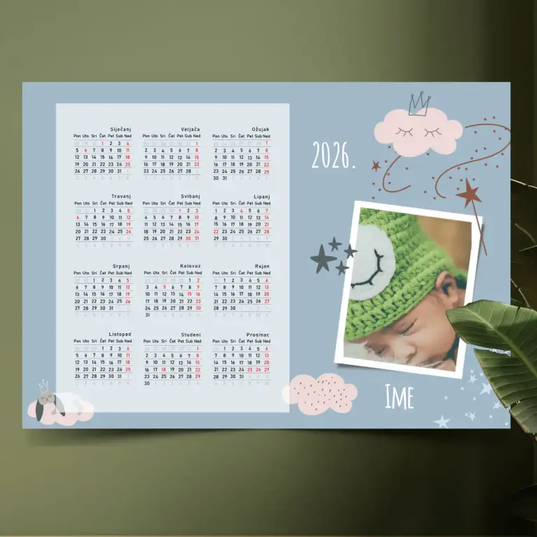 Personalizirani foto kalendar sa slikama – bež dizajn s oblacima i medvjedićem, savršen za dječju sobu, Puna.hr