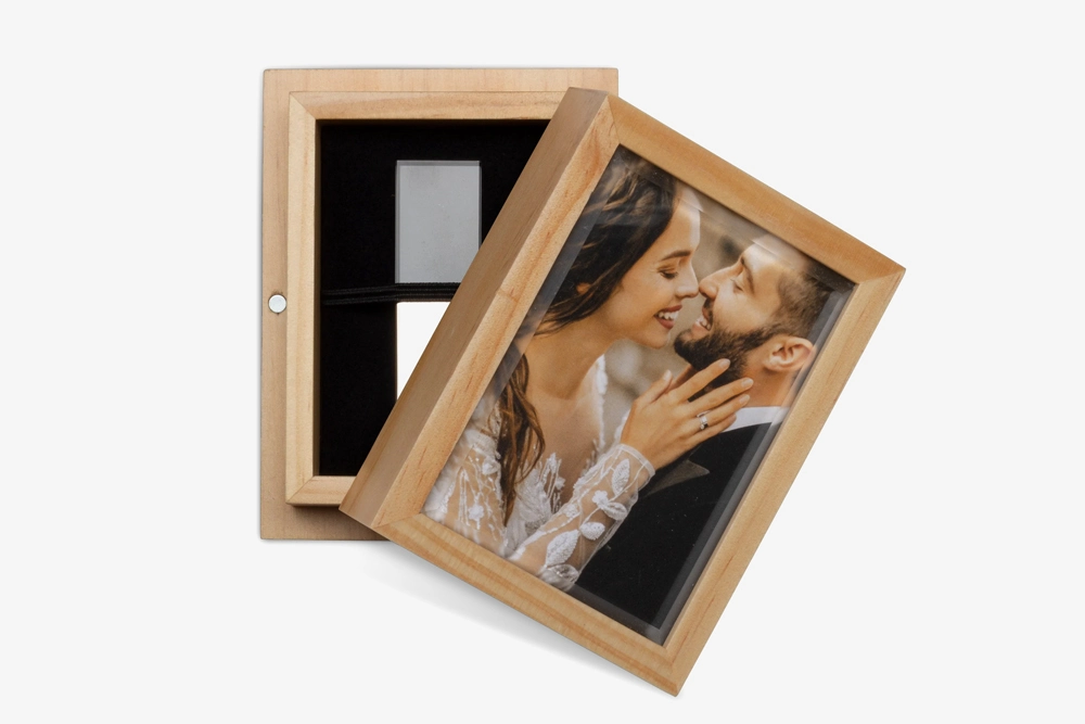 Create a wood case for a usb with your photo