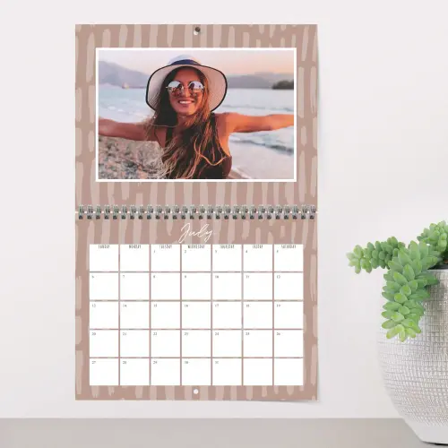 Hanging photo wall calendar