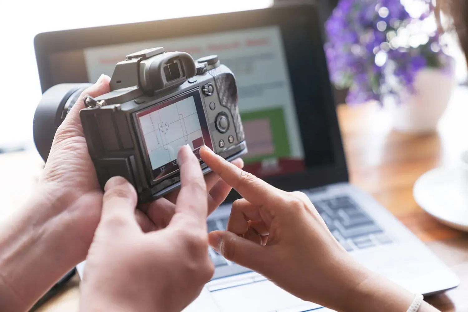 Instructor for in person dslr photography class in Sioux Falls show manual adjustments during one on one class