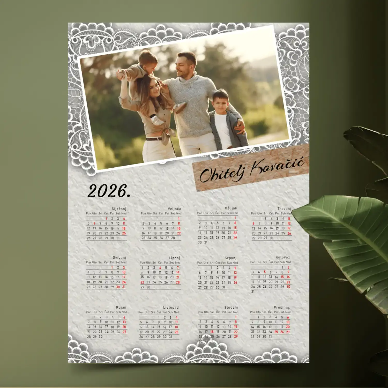 Personalizirani foto kalendar sa slikama – obiteljski motiv u vintage stilu s čipkom, Puna.hr