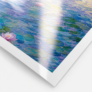 High-gloss paper giving your image outstanding color and produces a metallic effect on prints.