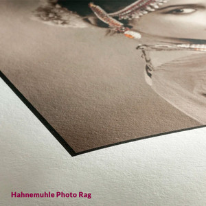 This white cotton artist’s paper boasts an almost felt-like structure. Color truly pops on this no-glare paper.