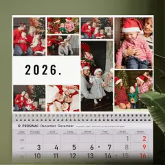 Personalizirani zidni kalendar s kolažem božićnih obiteljskih fotografija i natpisom godine