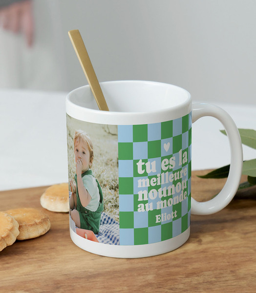 Mug personnalisé avec photo d’enfant, cadeau de remerciement pour nounou, maîtresse ou ATSEM, avec texte personnalisable “Merci de m’avoir aidé à grandir” et deux photos, idéal pour la fin d’année scolaire ou les vacances d’été.