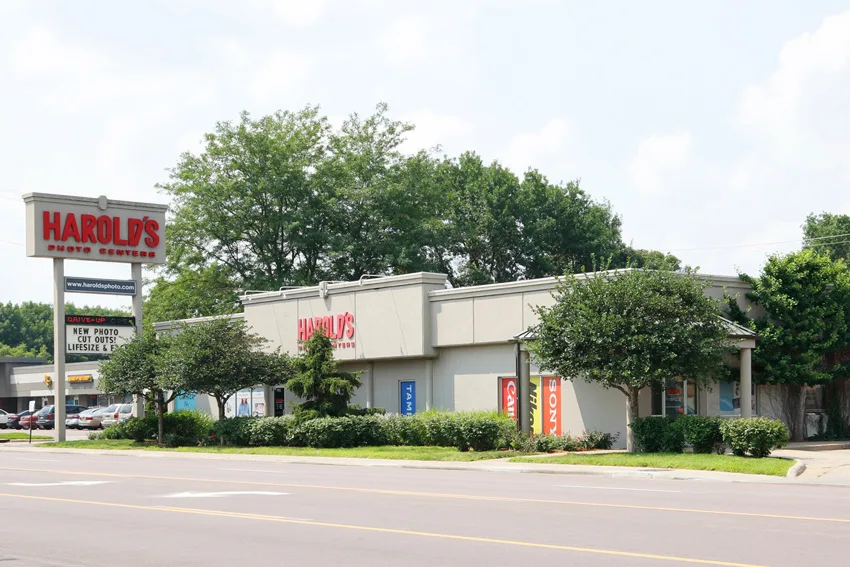 Photo of Harold's Photo building in Sioux Falls, SD on west 41st street