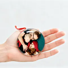 prikaz foto kugle za bor na dlanu