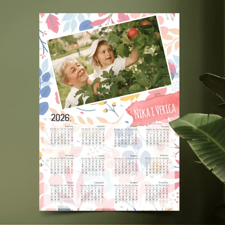 Personalizirani foto kalendar sa slikama – cvjetni dizajn s fotografijom bake i unuke, idealan poklon za obitelj, Puna.hr