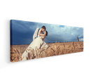 fotografija na platnu panorama sa mladencima u polju pšenice