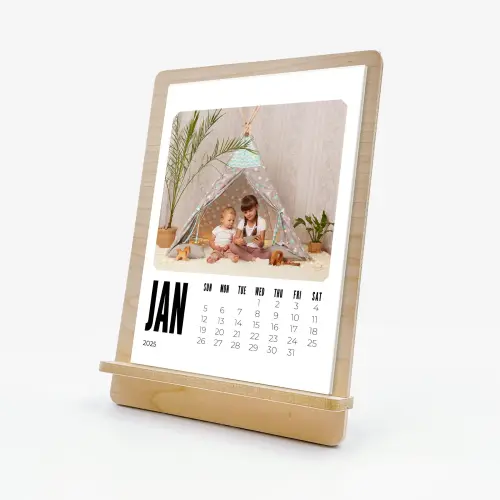Tabletop easel desk calendar with photos