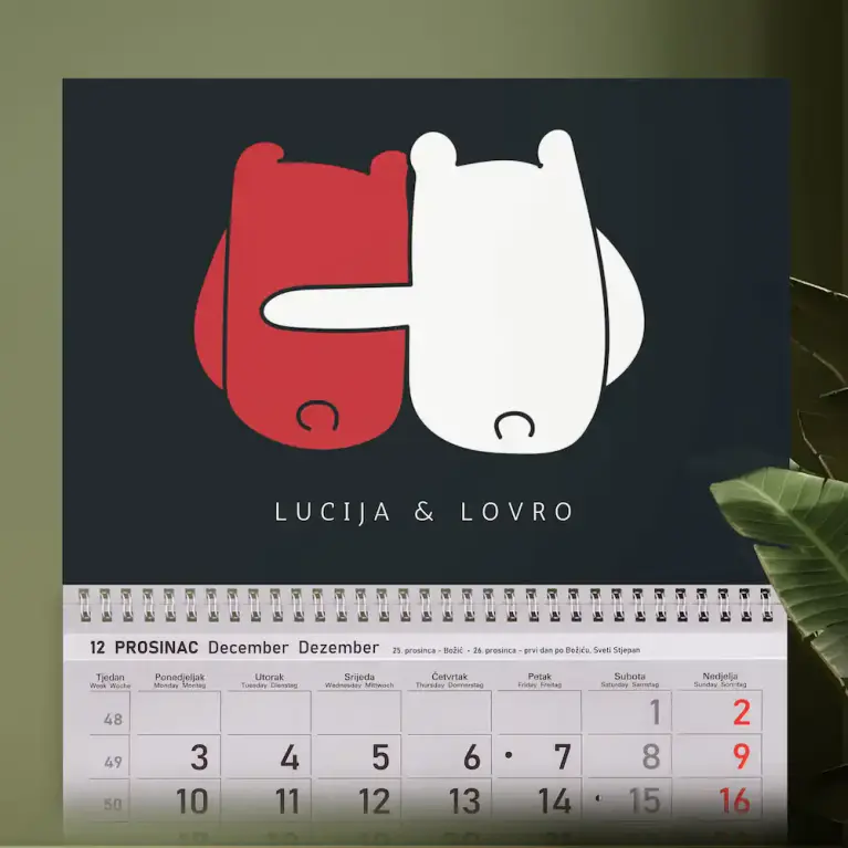 Personalizirani zidni kalendar s minimalističkim crtežom dva medvjedića na tamnoj pozadini, idealan za parove i ljubavne uspomene