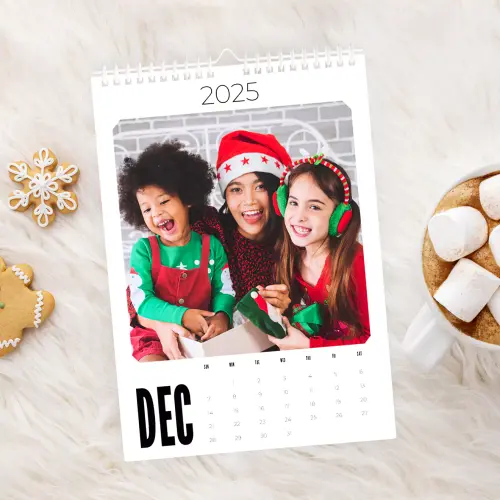 Print a 2023 wall photo calendar online with Rapidstudio