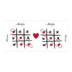 Romantična šalica s igrom križić-kružić i vašim imenima.