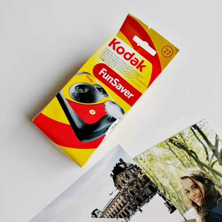 Appareil photo argentique jetable Kodak FunSaver 27 poses avec flash intégré