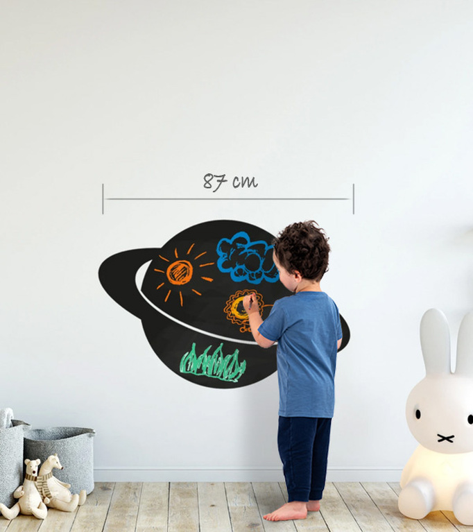Tafelfolie als Planet mit Kind als Größenvergleich