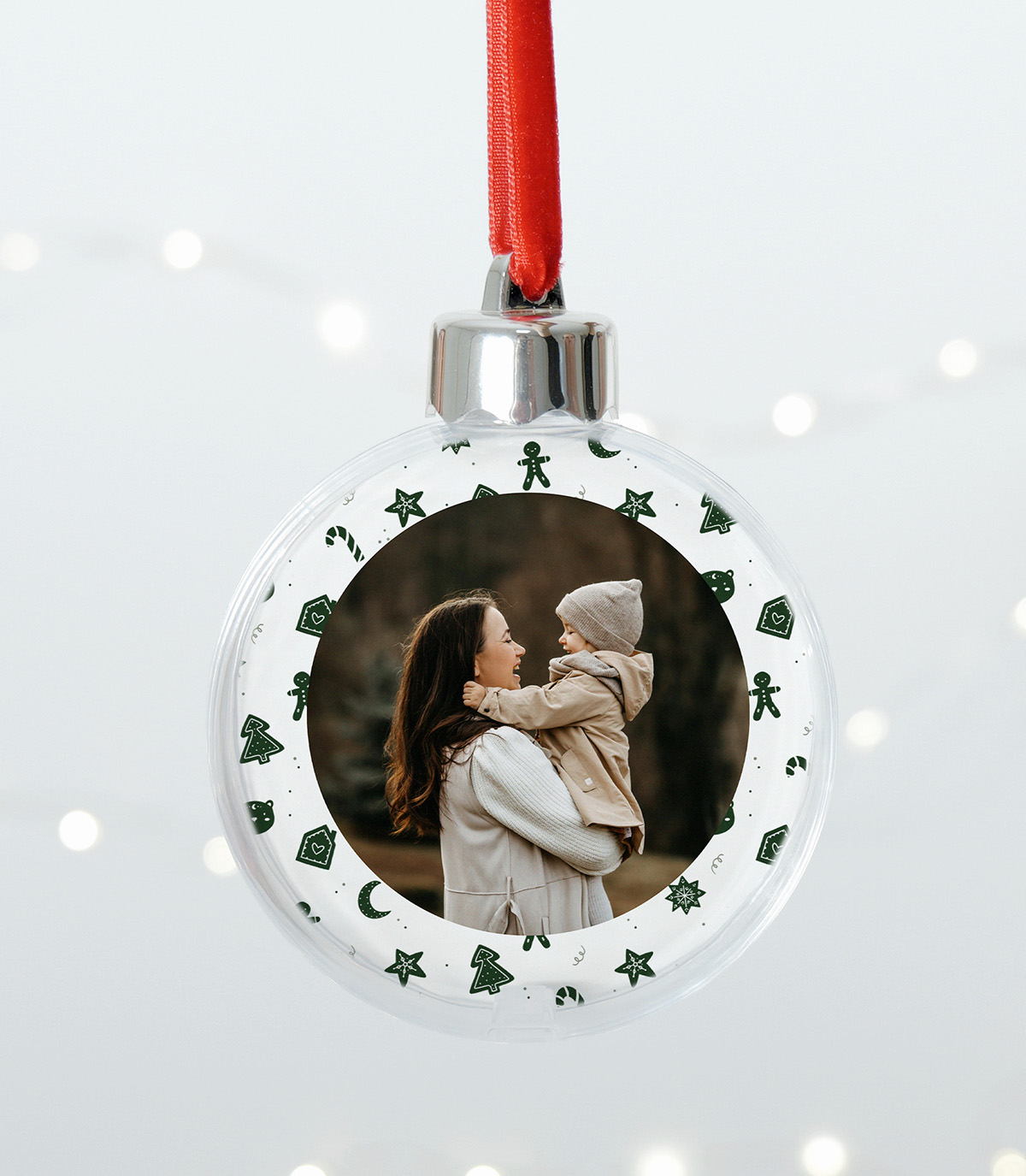 Boule de Noël personnalisée avec motif de gâteaux et photo personnelle.