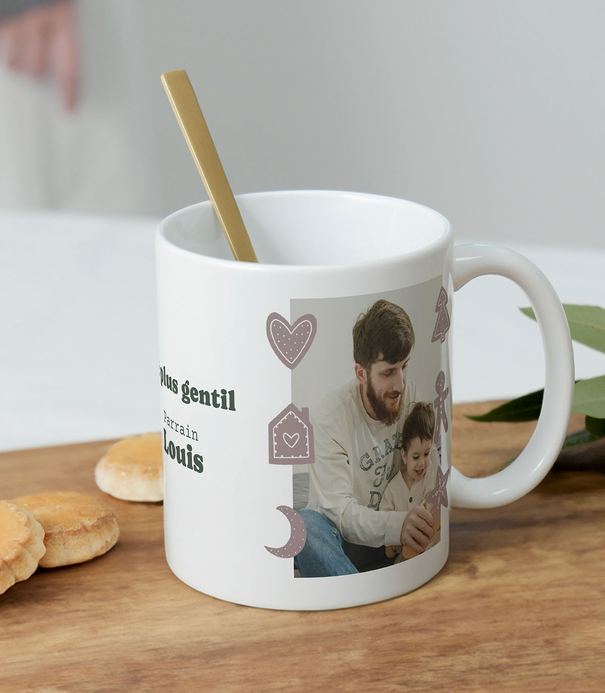 Mug personnalisé 'Parrain' avec photo d'enfant et petits cadeaux de Noël, idéal comme cadeau à offrir sous le sapin.