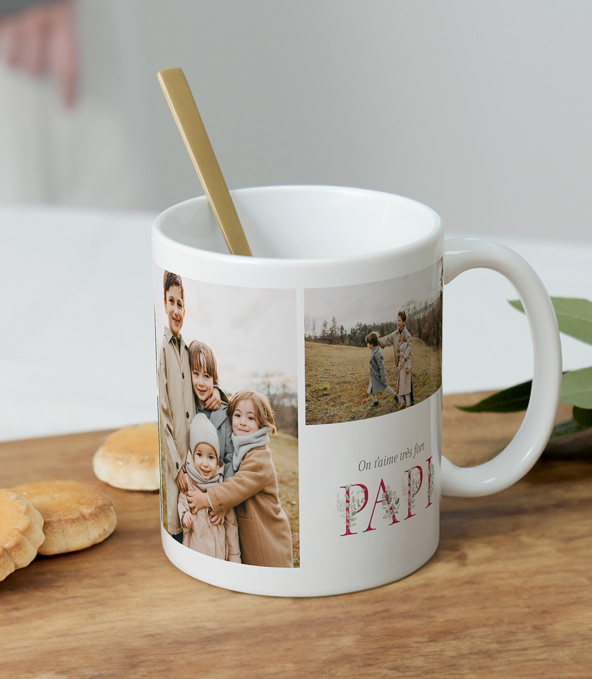 4 photos d'enfants joyeux sur un mug avec le mot papi et un message doux pour noel