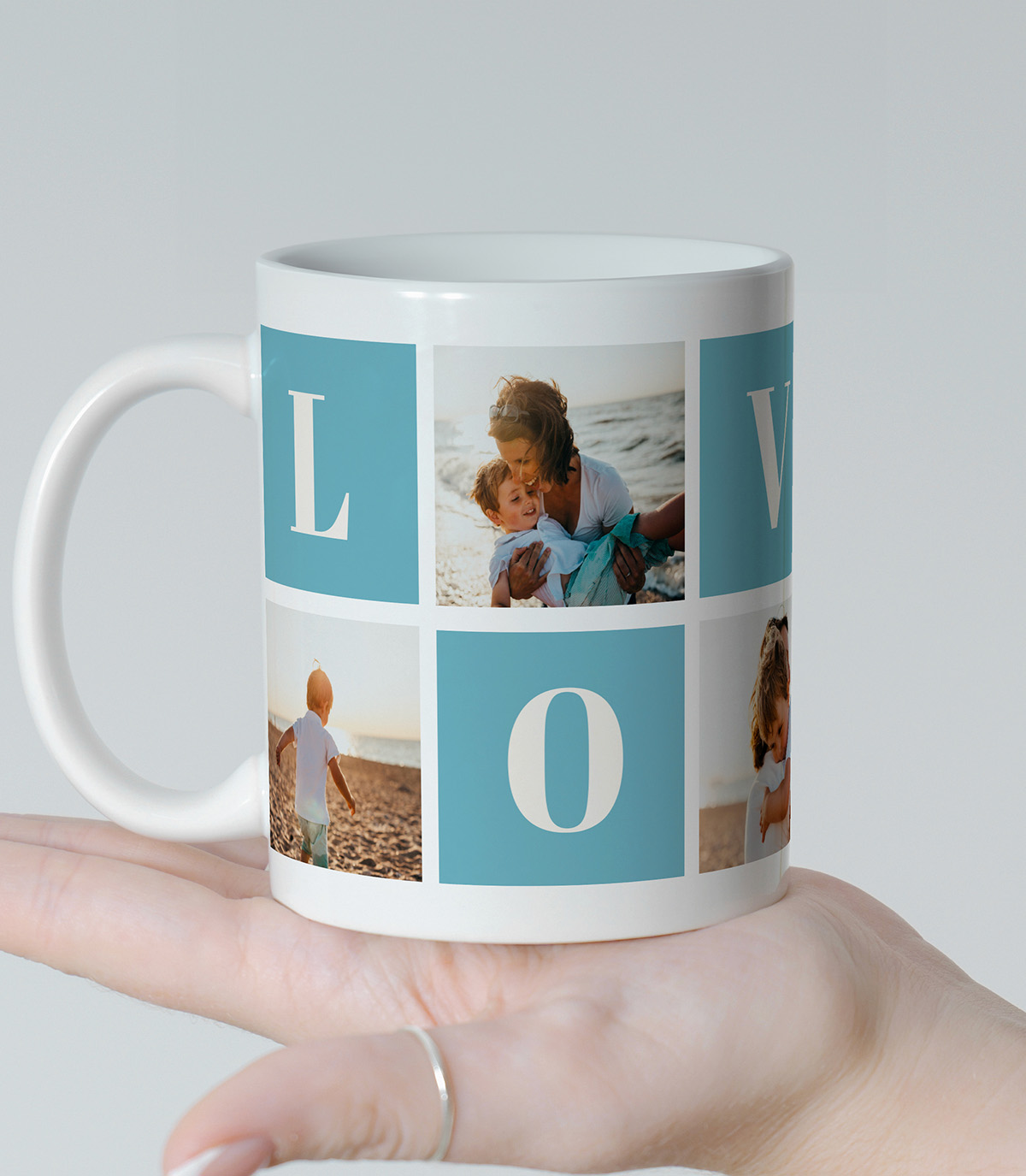 Mug en céramique blanche avec une série de photos et les lettres LOVE.