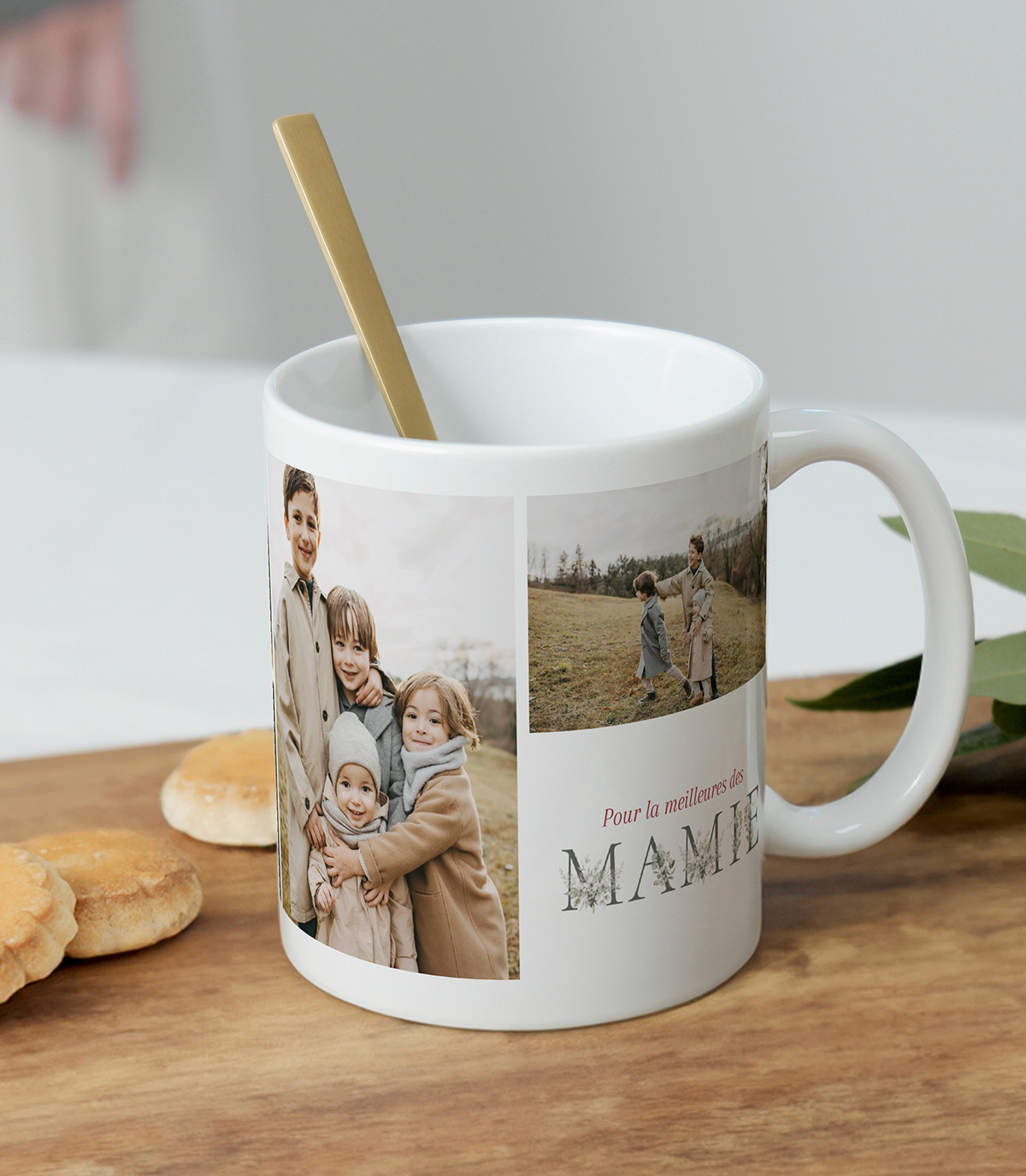 4 photos et le mot mamie dessinés sur un mug