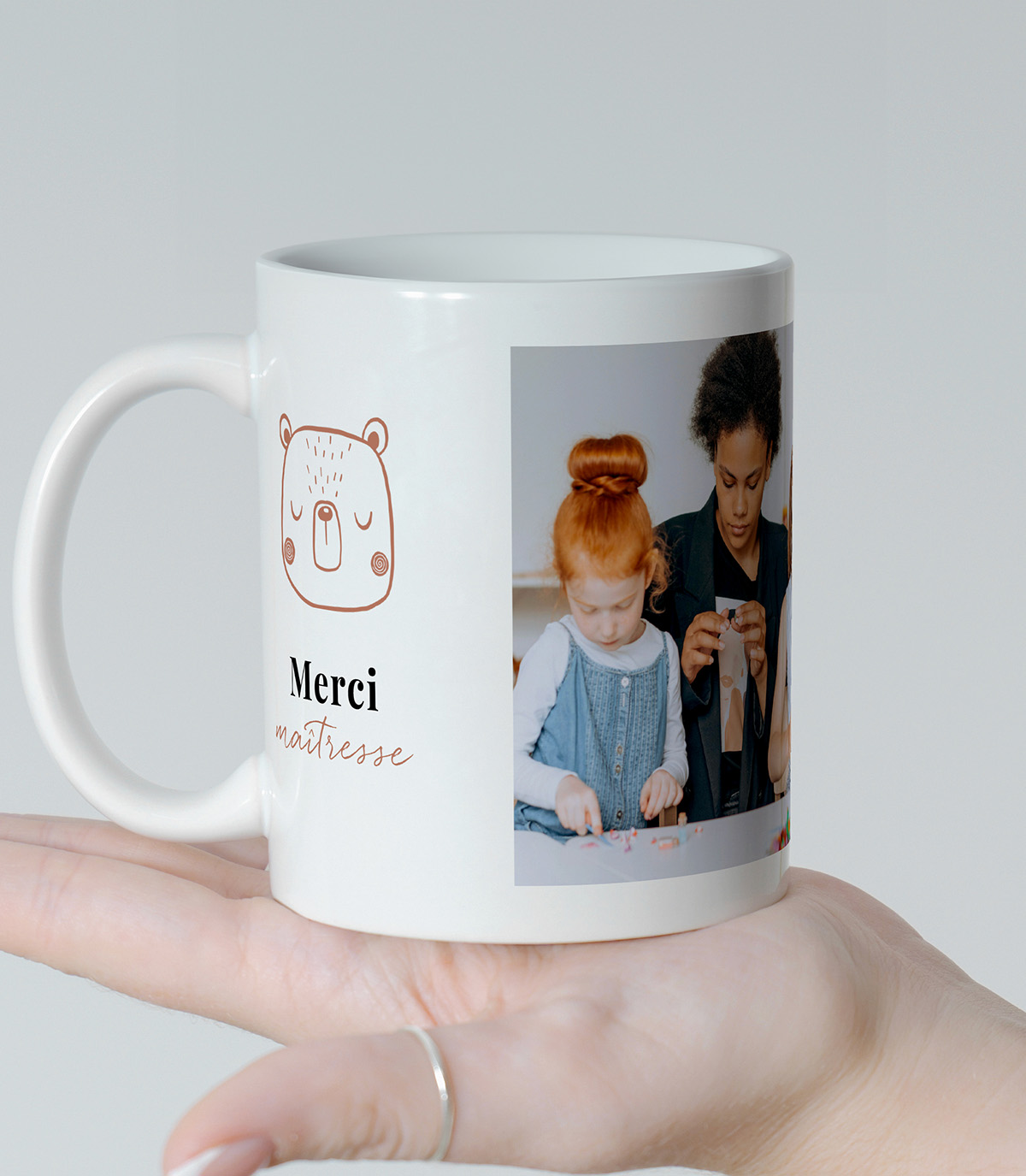  Exemple de mug personnalisé avec une photo de classe et un texte "Merci maîtresse pour tout ce que tu nous apprends"