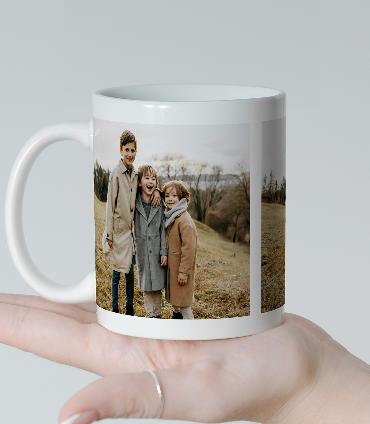 Une tasse personnalisée avec 2 photographies.