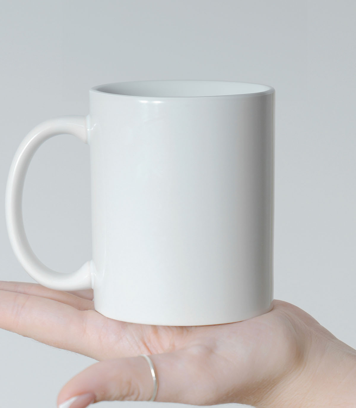 Mug blanc en céramique personnalisable en ligne ou à décorer soi-même avec peinture et créativité.