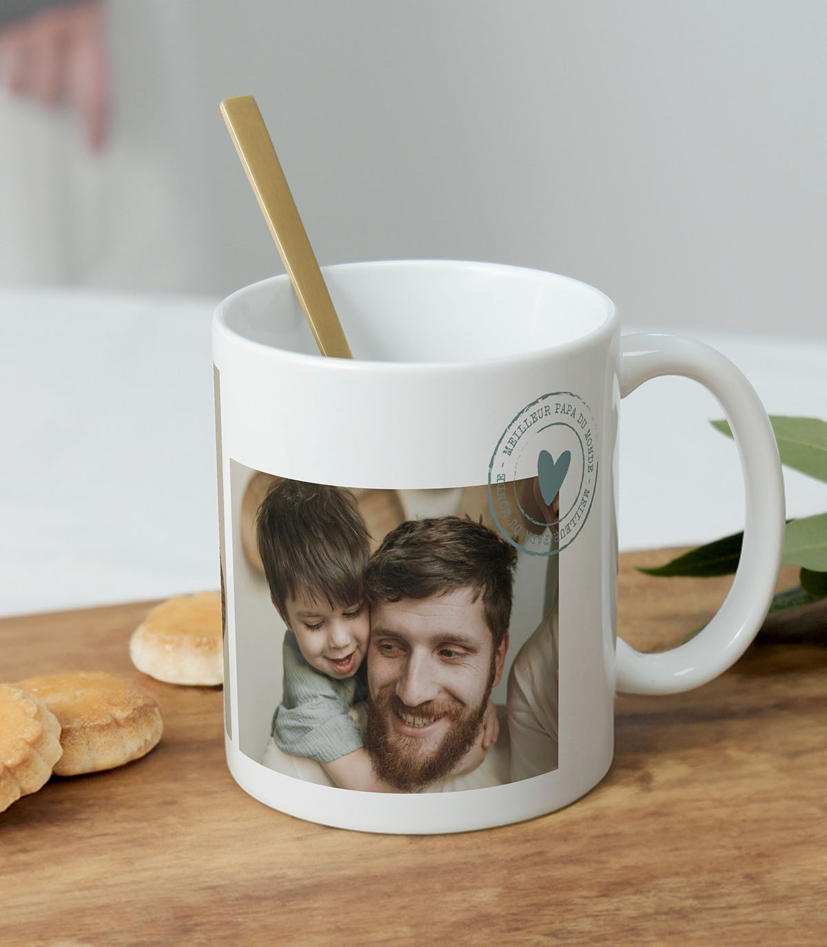 Mug personnalisé "Le meilleur papa du monde" avec un design tampon, cœur noir et photo de bébé.